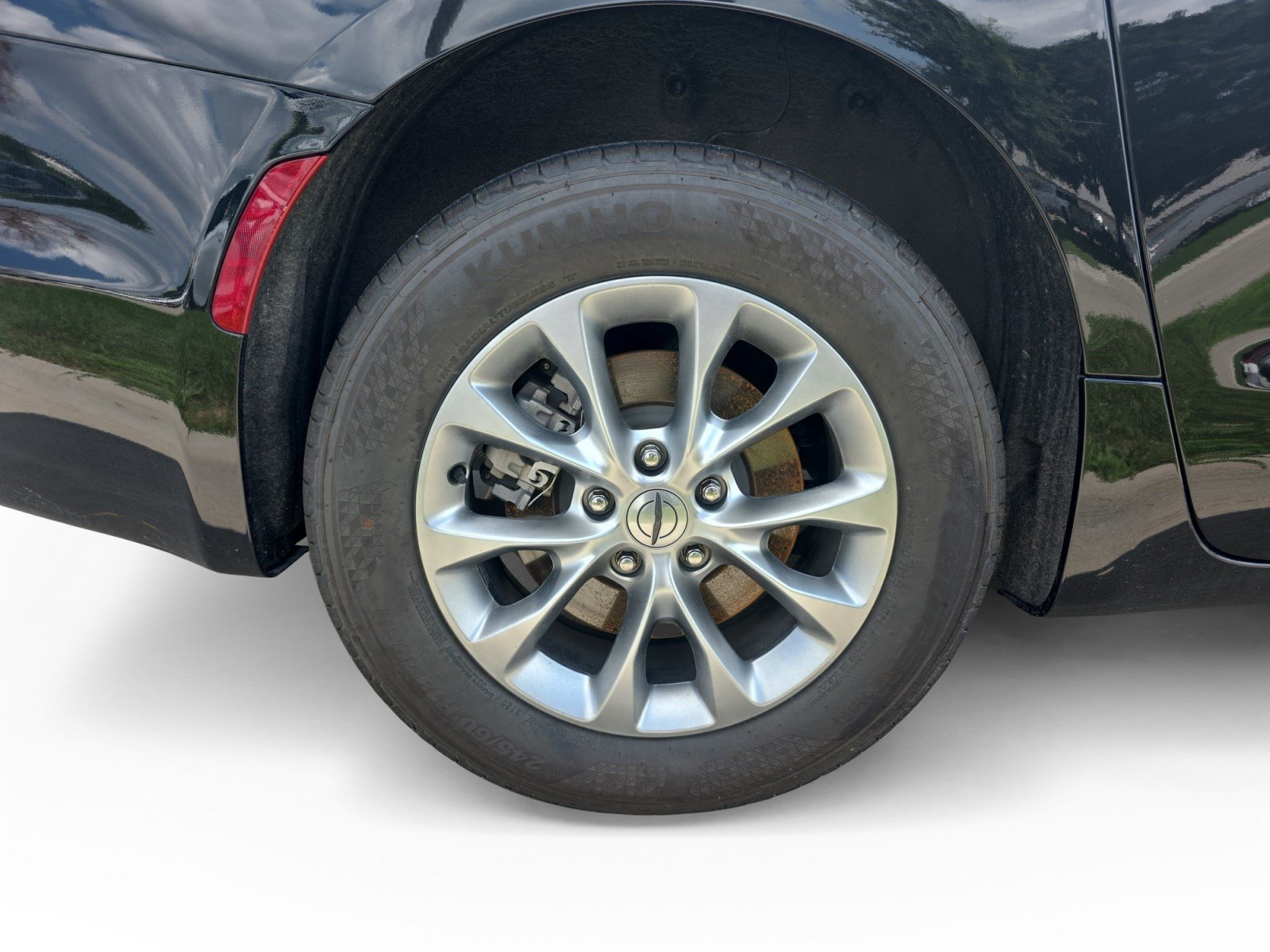 Used 2023 Chrysler Pacifica Touring-L AWD/4WD image 17