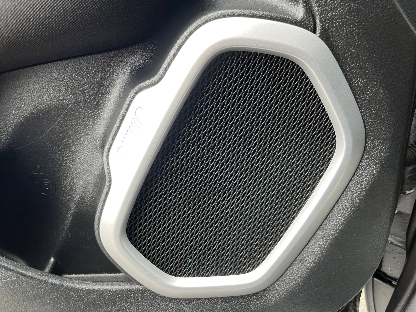 Used 2020 Jeep Renegade Latitude w/ Cold Weather Group image 27