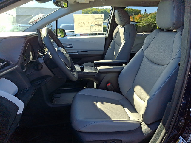 New 2026 Toyota Sienna XLE AWD/4WD image 8