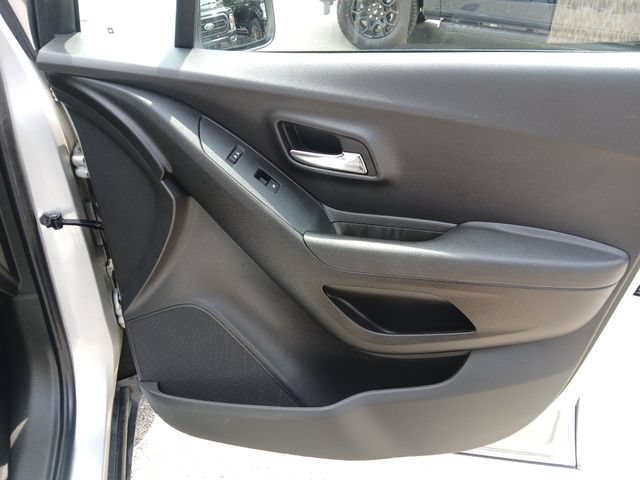 Used 2019 Chevrolet Trax LT w/ Driver Confidence Package FWD image 40