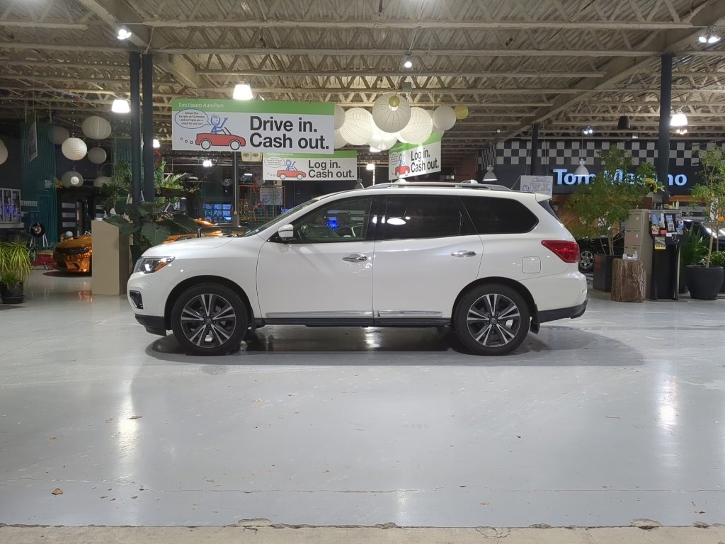 Used 2018 Nissan Pathfinder Platinum image 12