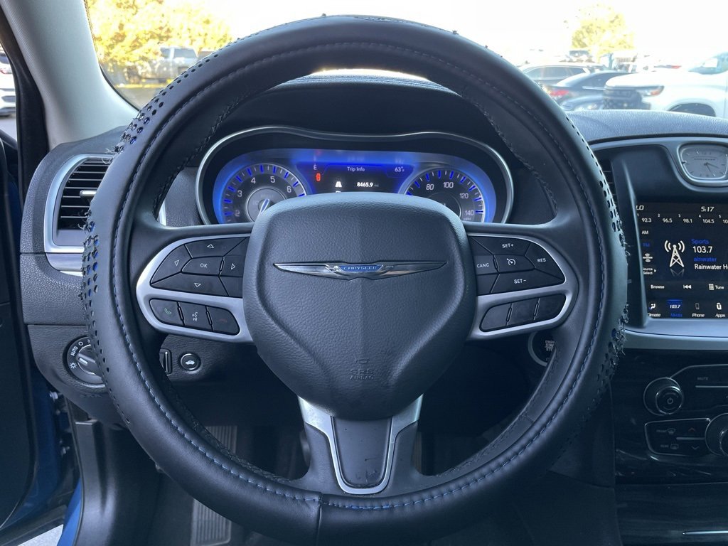 Used 2022 Chrysler 300 Touring w/ Sport Appearance Package image 17