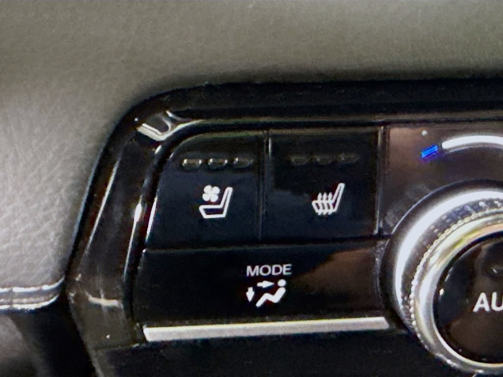 Used 2025 Honda Pilot Elite image 13