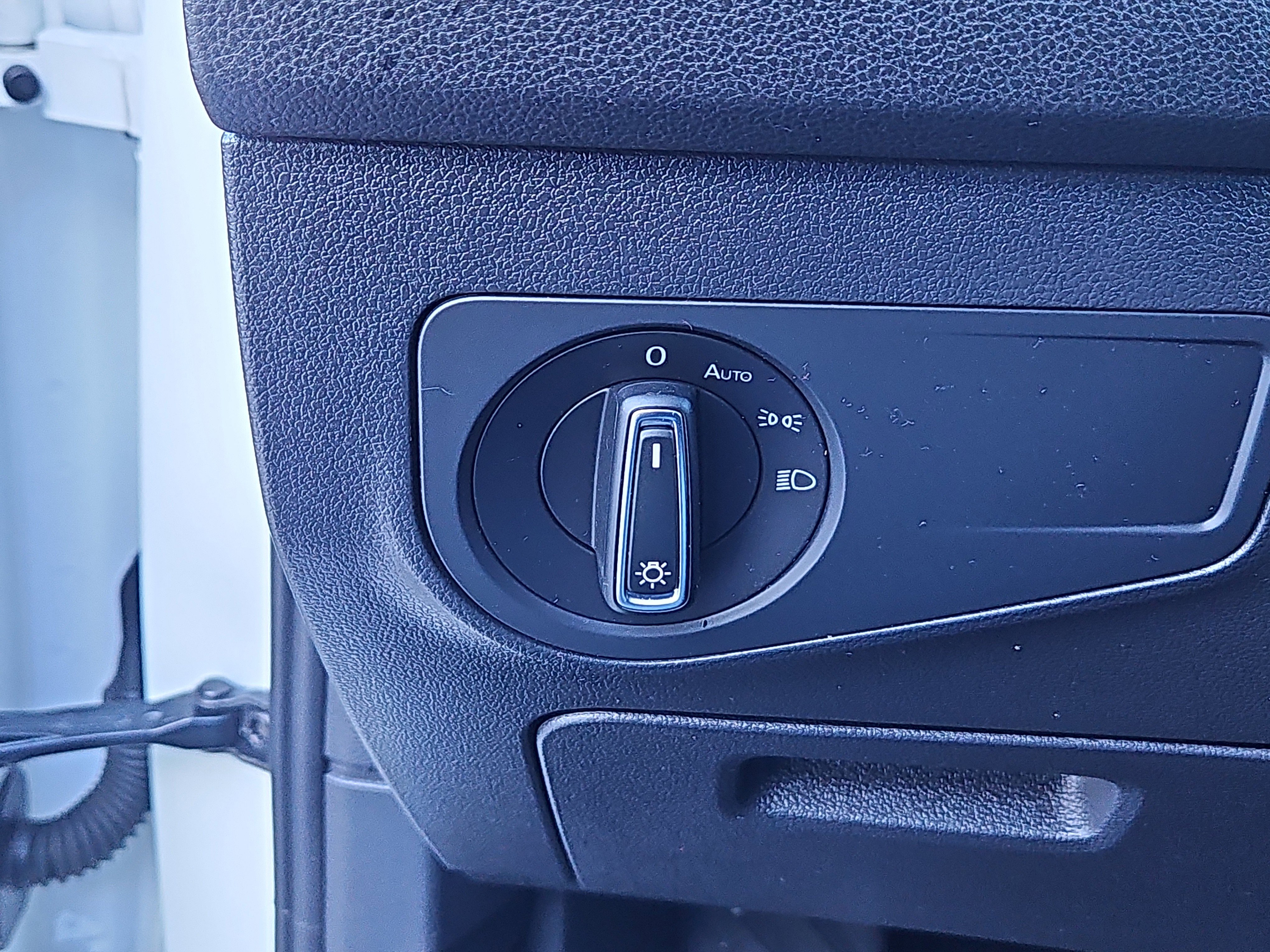 Certified 2022 Volkswagen Tiguan SE w/ Panoramic Sunroof Package image 11