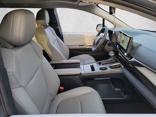 Used 2026 Toyota Sienna XLE FWD image 12