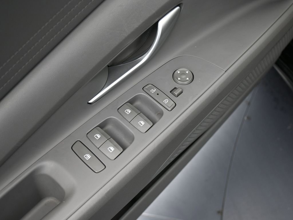 Used 2024 Hyundai Elantra SEL image 16