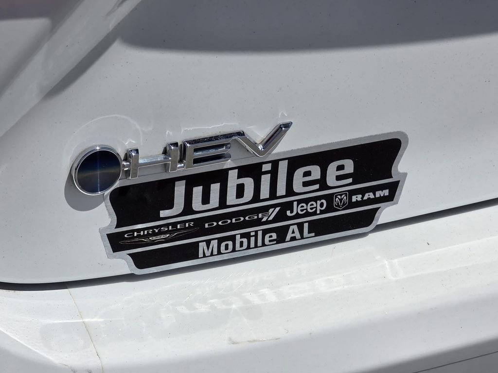 Used 2025 Toyota Camry SE FWD image 27