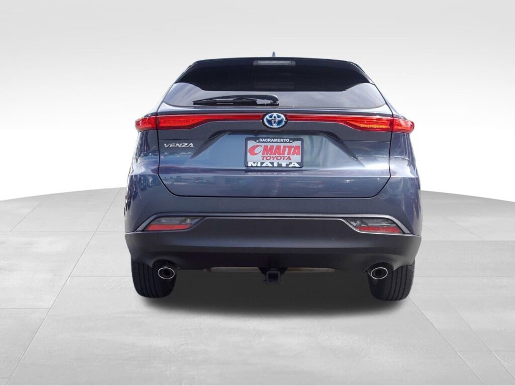 Certified 2024 Toyota Venza LE image 4