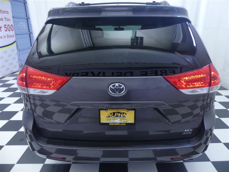 Used 2014 Toyota Sienna XLE image 6