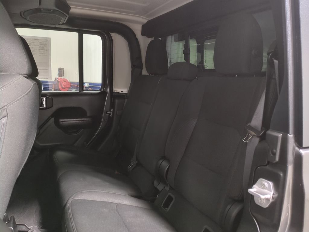 Used 2023 Jeep Gladiator Willys image 12