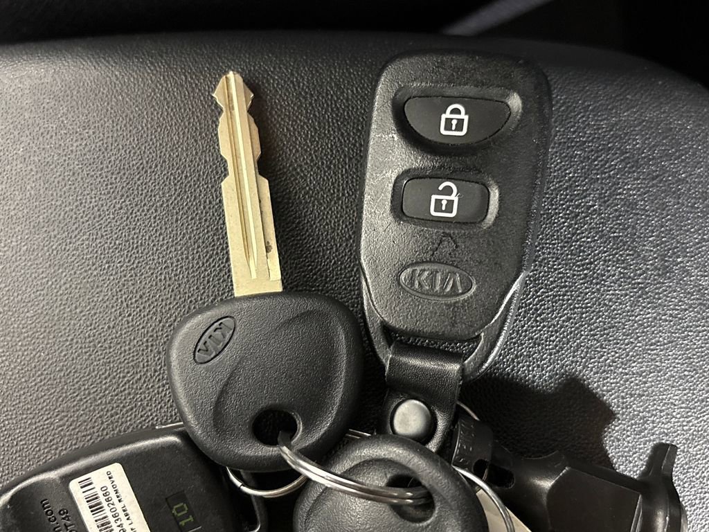 Used 2010 Kia Soul + FWD image 31