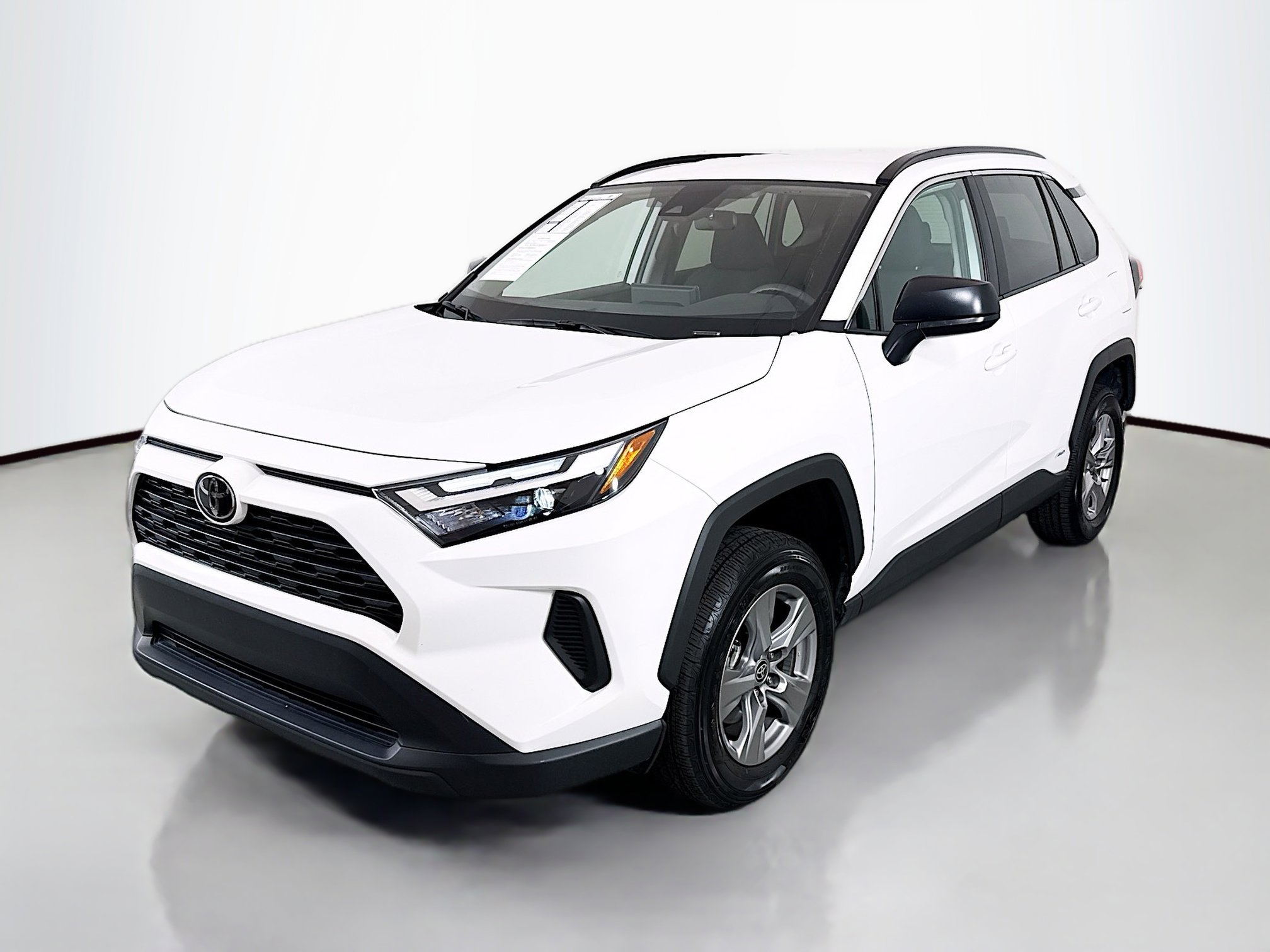 Used 2025 Toyota RAV4 LE AWD/4WD image 3