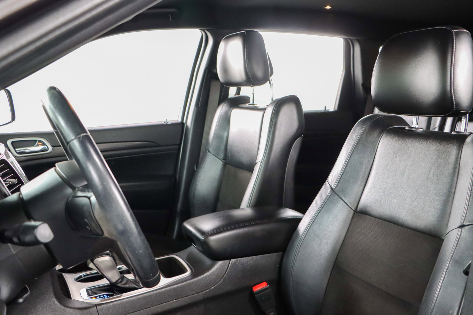 Used 2021 Jeep Grand Cherokee Laredo X image 23