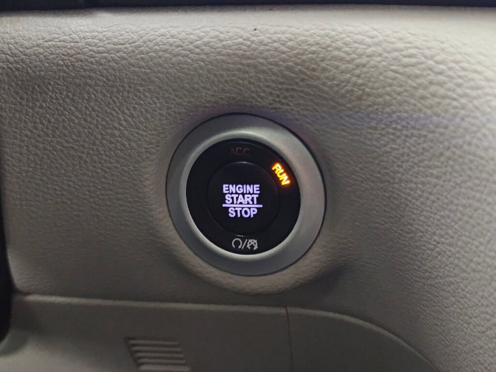 Used 2023 Chrysler Pacifica Touring-L image 28