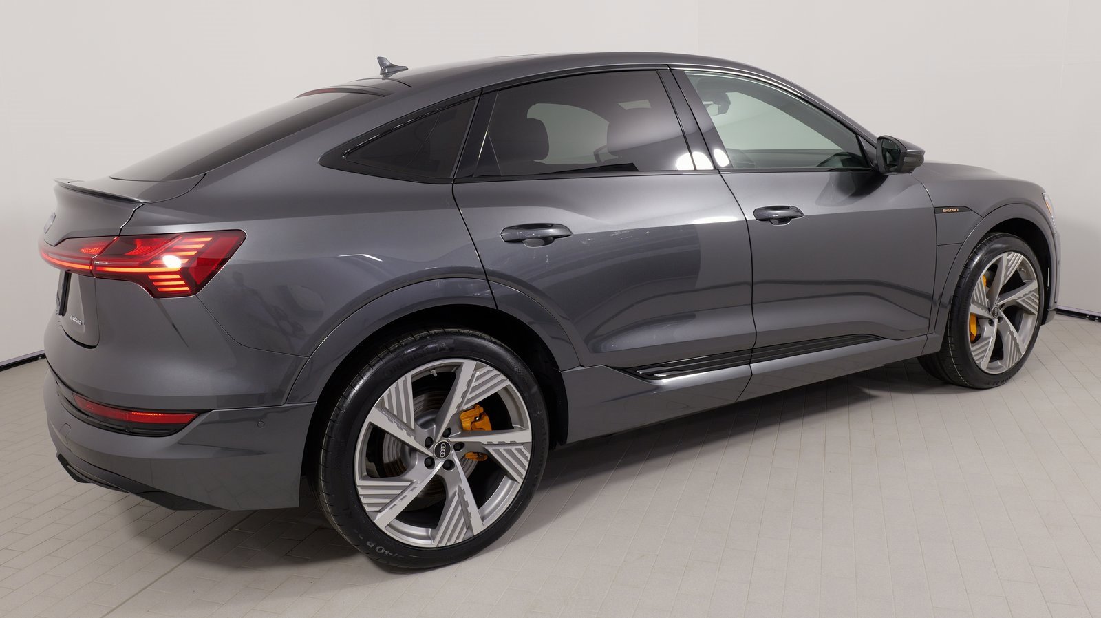 Used 2023 Audi e-tron Prestige w/ Prestige Package image 11