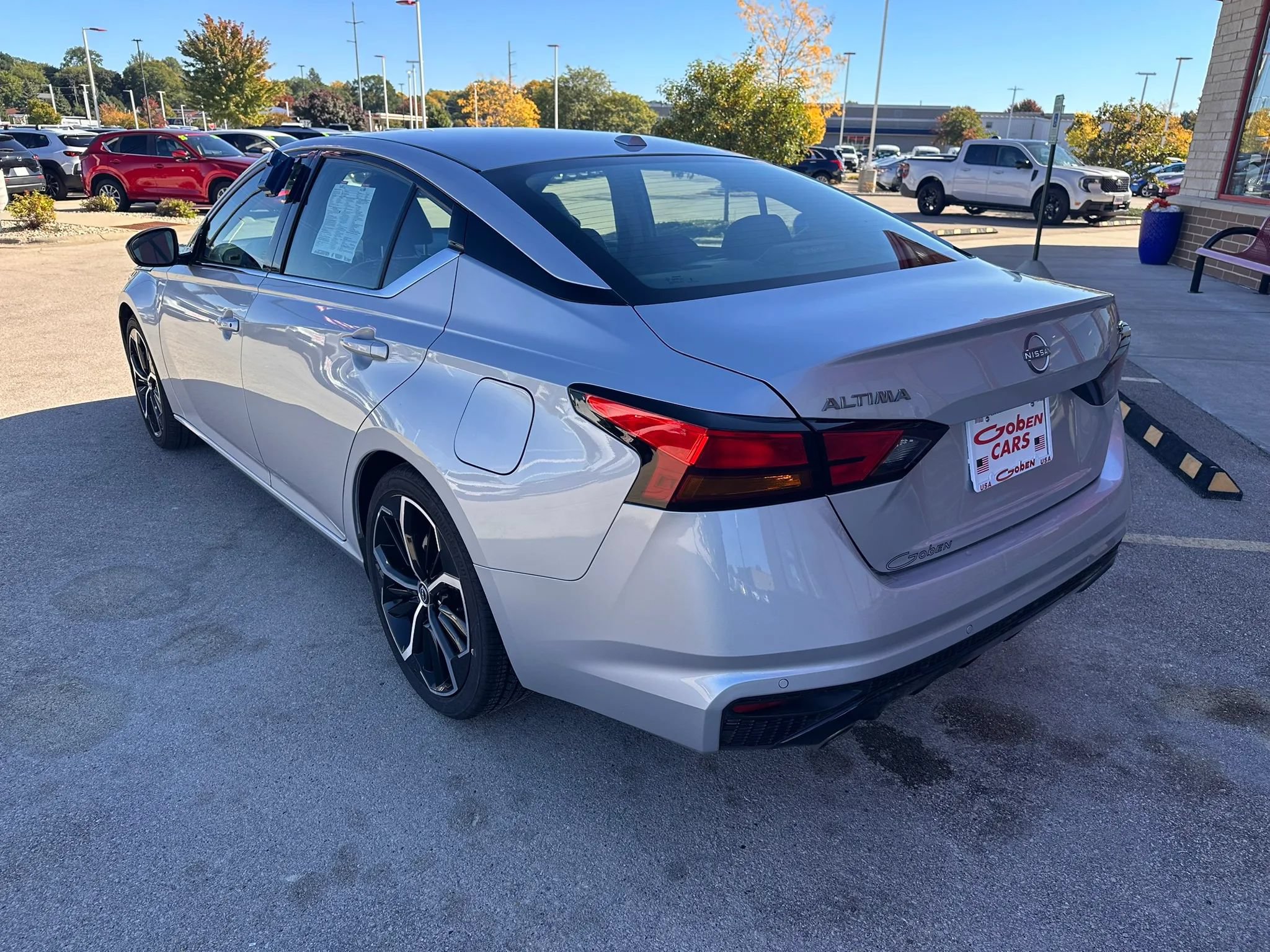 Used 2025 Nissan Altima 2.5 SR FWD image 7