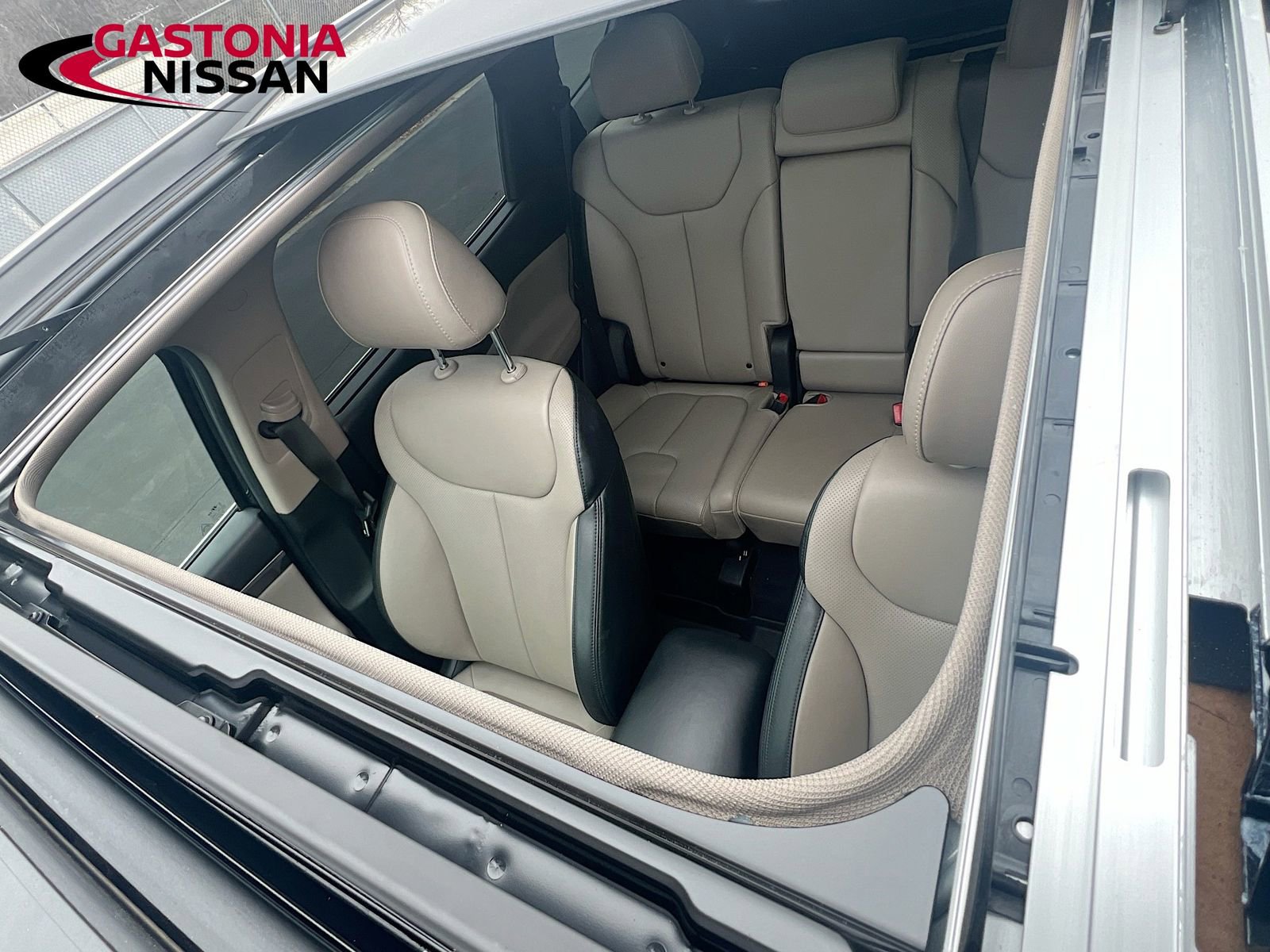 Used 2023 Hyundai Santa Fe SEL w/ Premium Package image 29