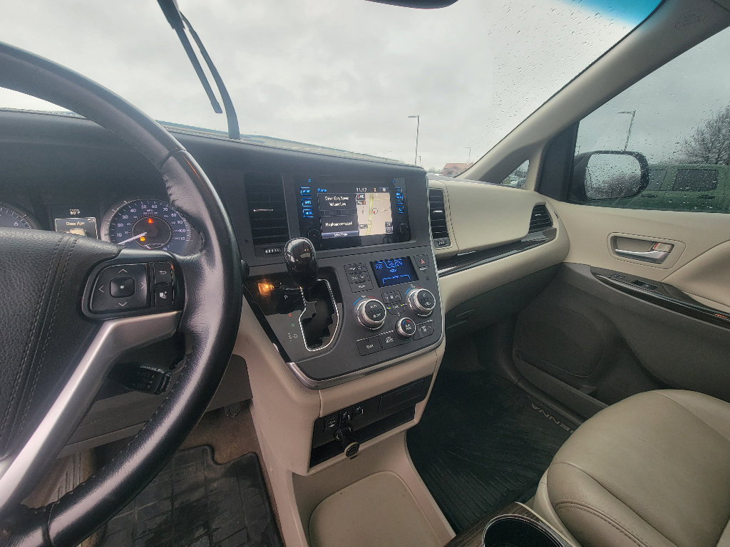 Used 2015 Toyota Sienna XLE w/ XLE Navigation Package image 17