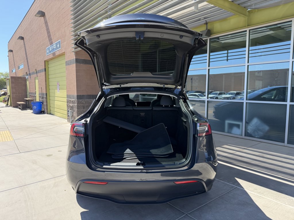 Used 2024 Tesla Model Y Long Range image 36