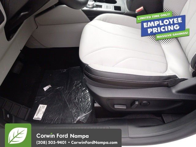 New 2025 Ford Escape SE w/ PHEV Premium Package FWD image 14