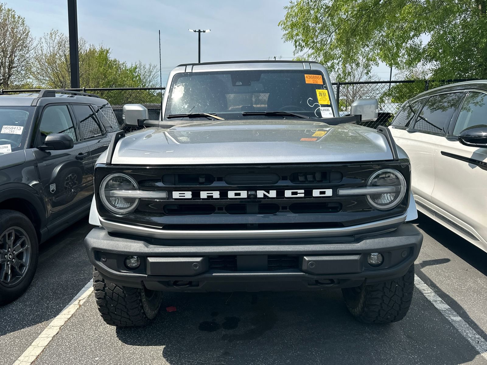 Used 2022 Ford Bronco Outer Banks image 2