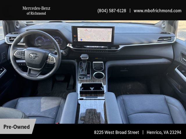 Used 2025 Toyota Sienna Platinum image 21