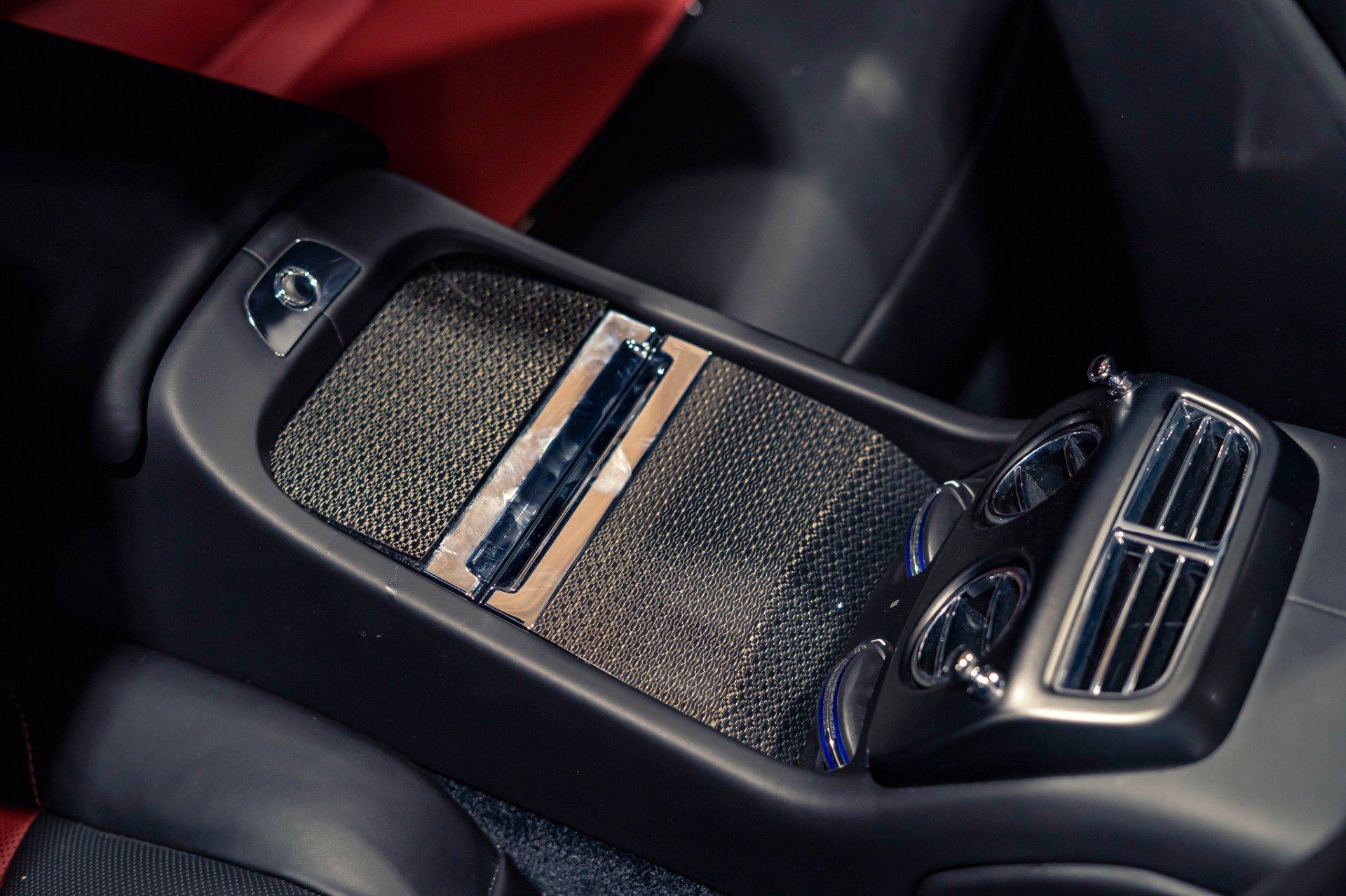 Used 2019 Rolls-Royce Dawn image 29