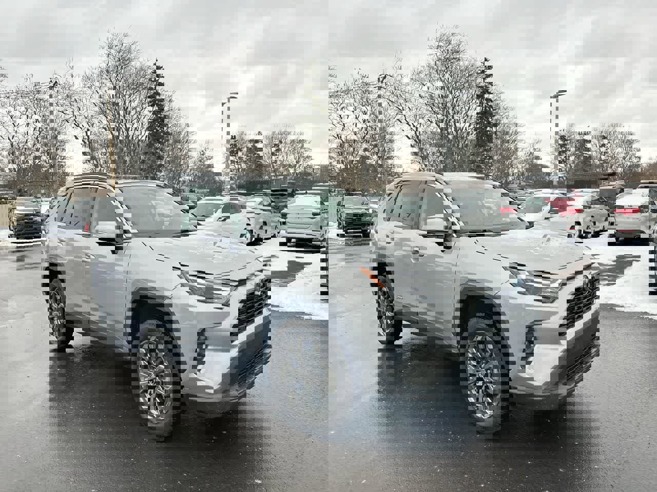 Used 2022 Toyota RAV4 XLE Premium image 15