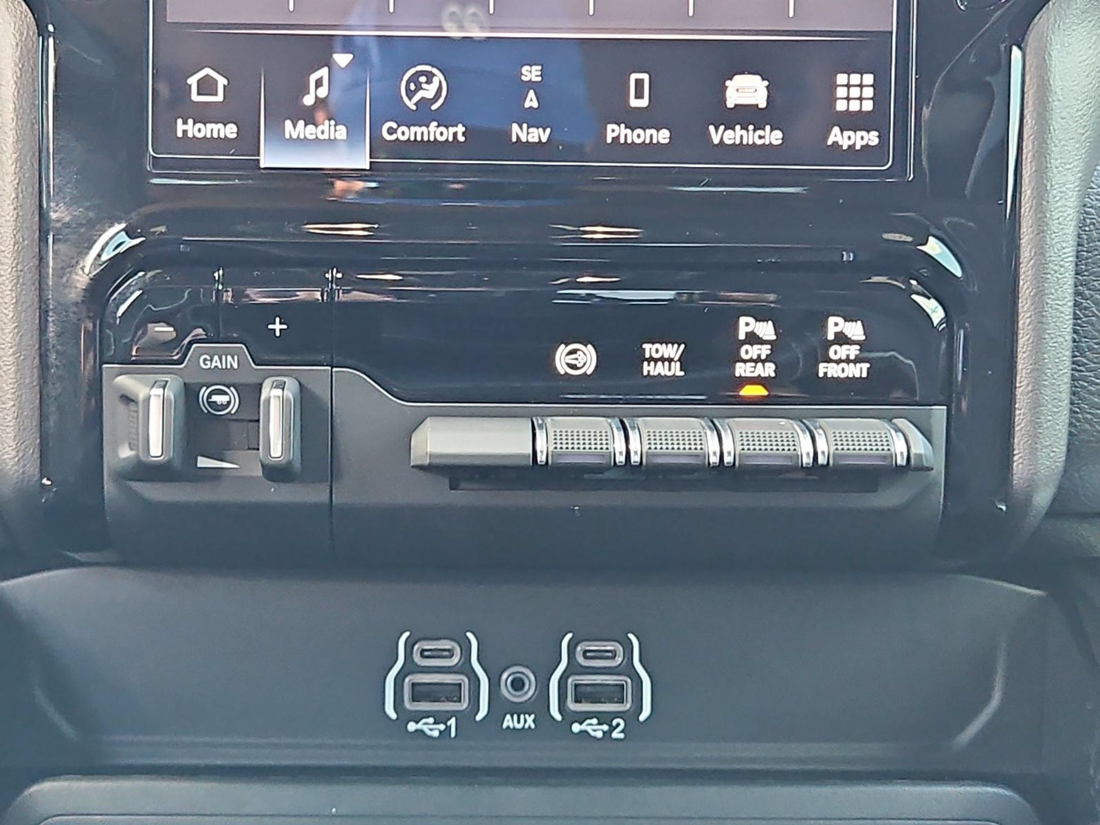 Used 2026 RAM 2500 Laramie AWD/4WD image 18