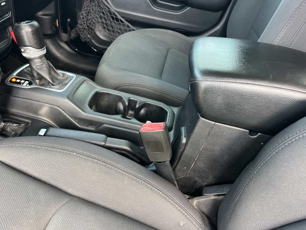 Used 2018 Jeep Wrangler Sport AWD/4WD image 16