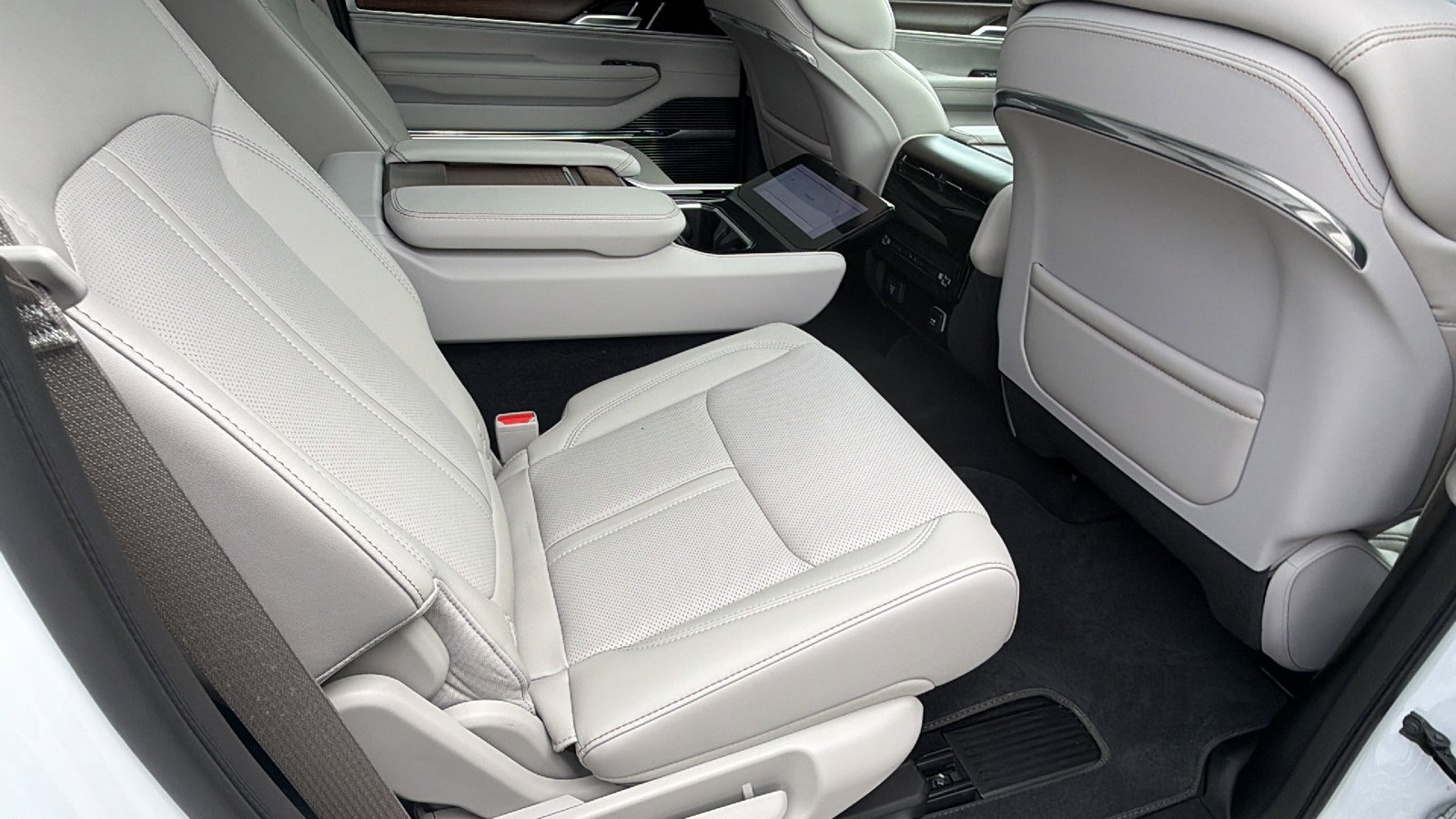 Used 2025 Jeep Grand Wagoneer 4WD image 22