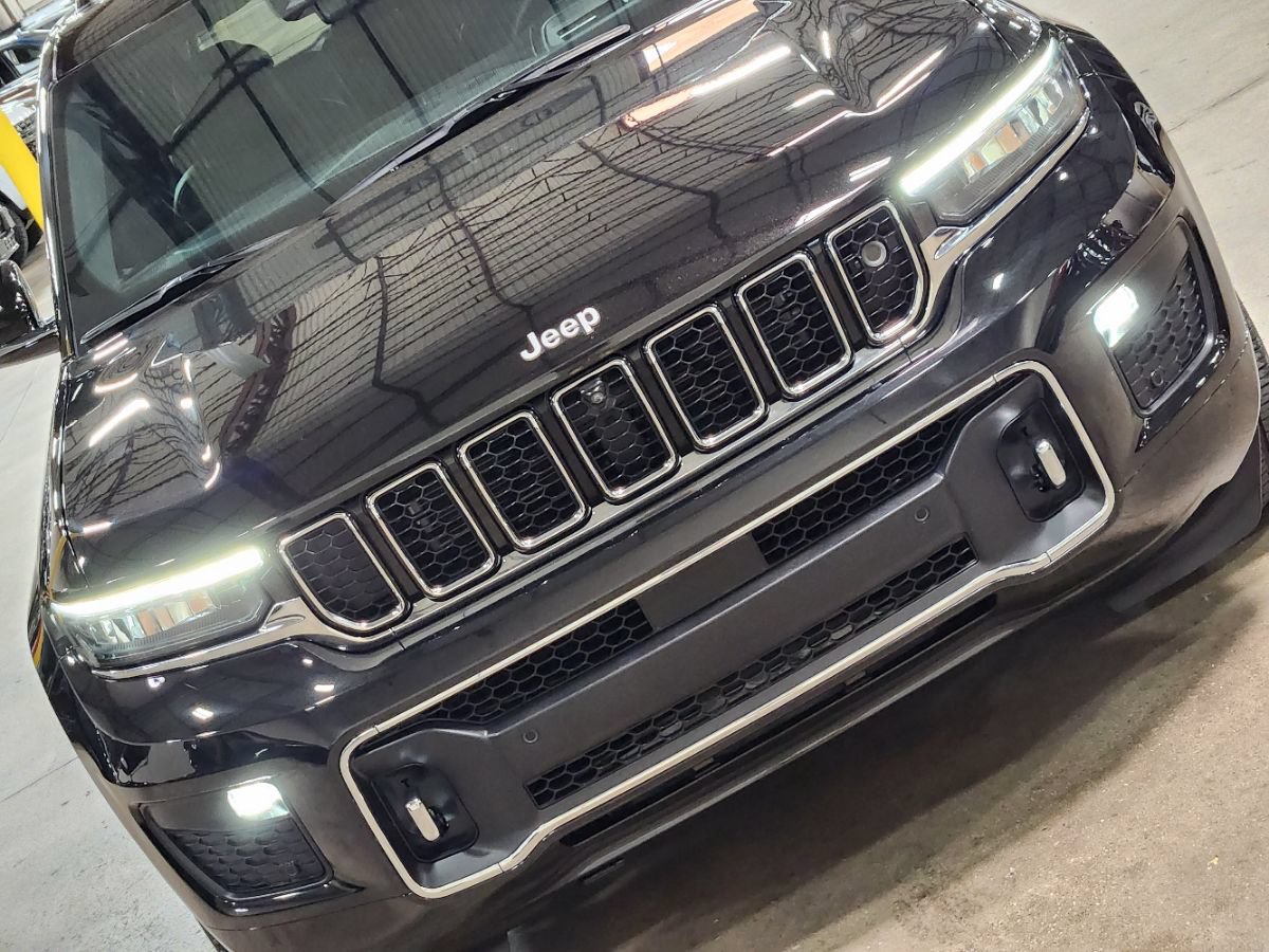 Used 2025 Jeep Grand Cherokee Overland w/ Adv Protech Group III AWD/4WD image 19