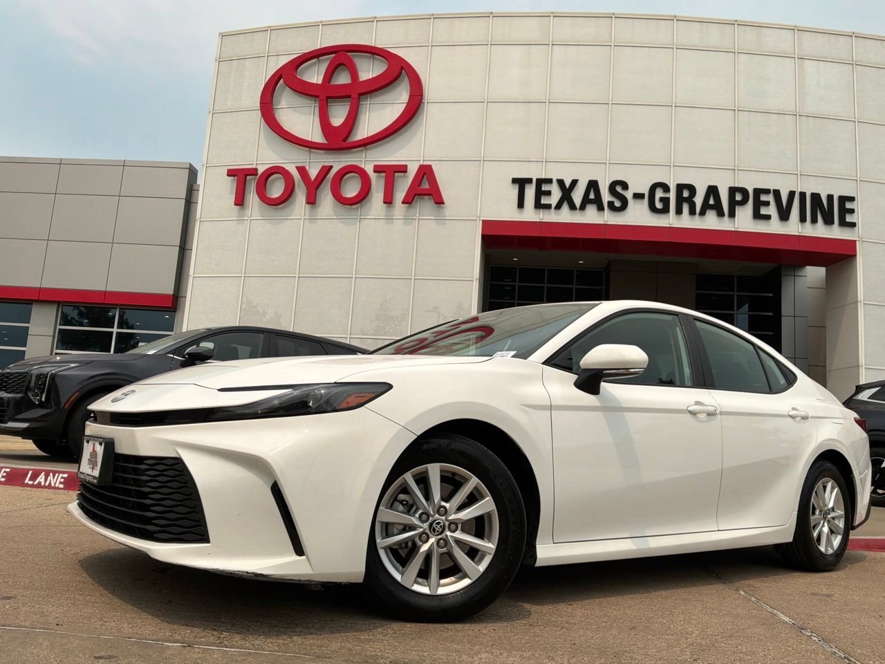 Used 2025 Toyota Camry LE FWD image 2