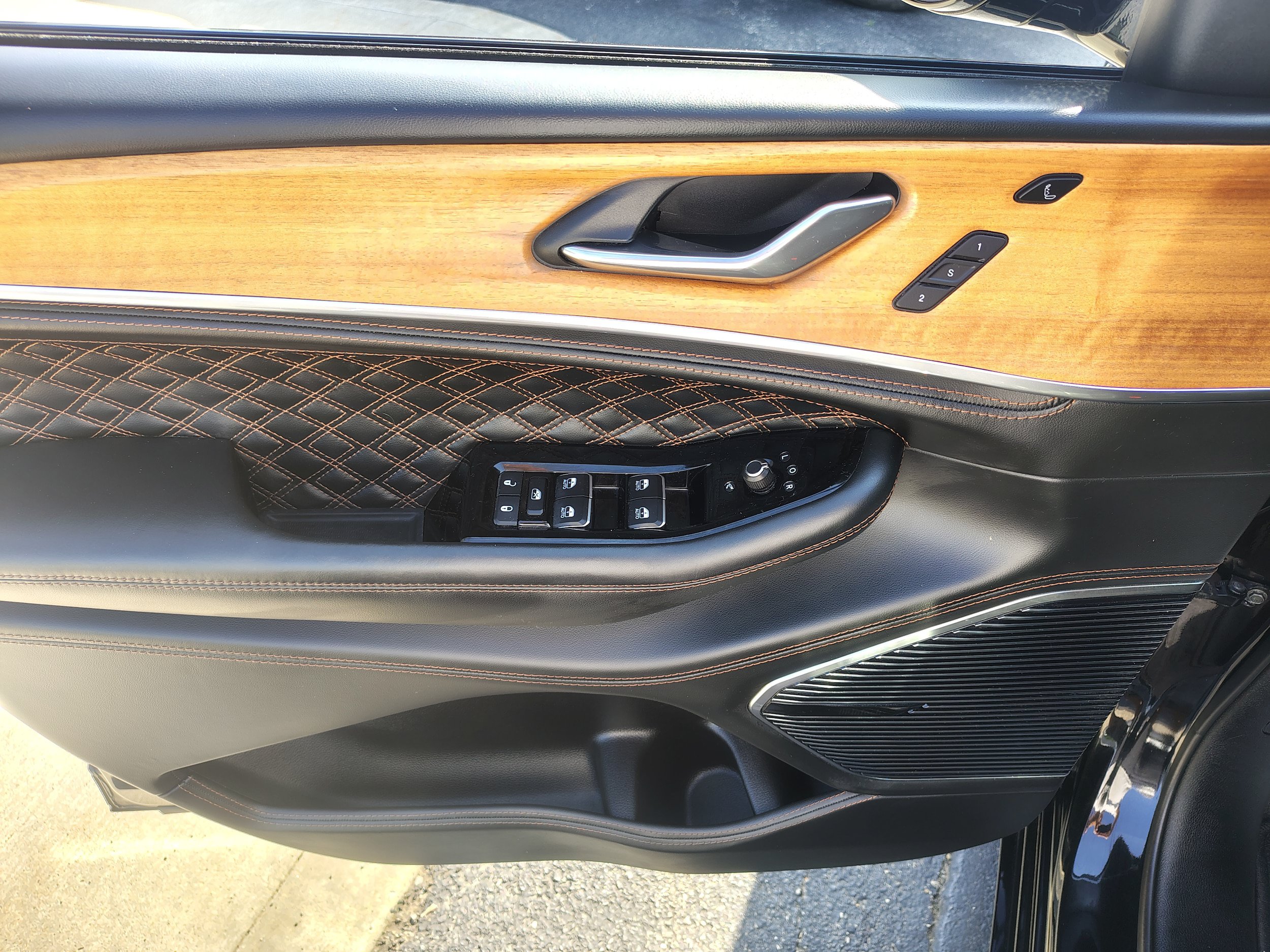 Certified 2025 Jeep Grand Cherokee L Summit AWD/4WD image 22