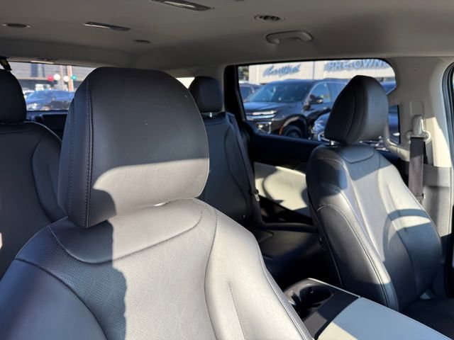 Used 2024 Kia Carnival LX image 23