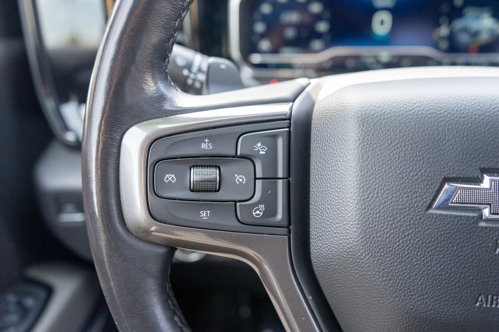 Used 2023 Chevrolet Silverado 1500 ZR2 w/ Technology Package AWD/4WD image 25