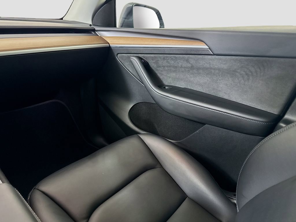 Used 2024 Tesla Model Y Long Range image 24
