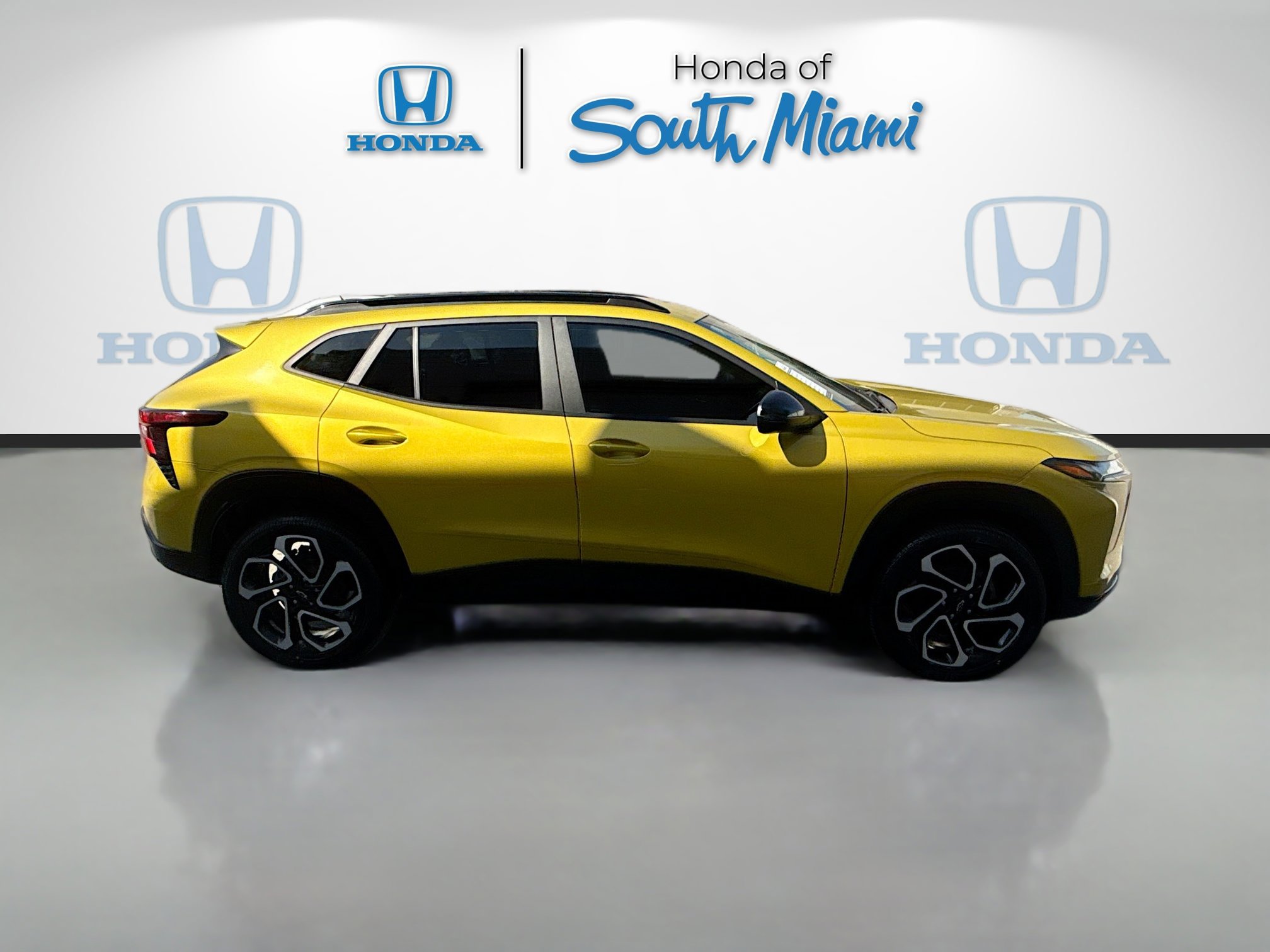 Used 2024 Chevrolet Trax RS w/ Driver Confidence Package image 8