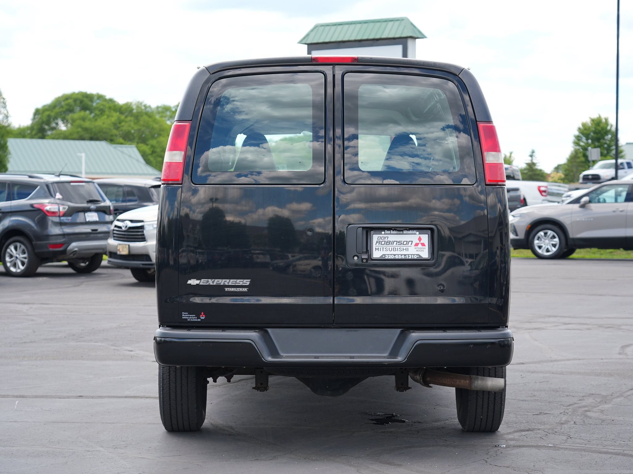 Used 2016 Chevrolet Express 3500 Extended RWD image 4