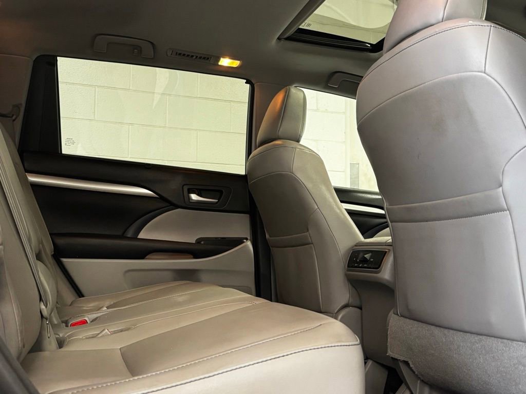 Used 2016 Toyota Highlander XLE FWD image 8