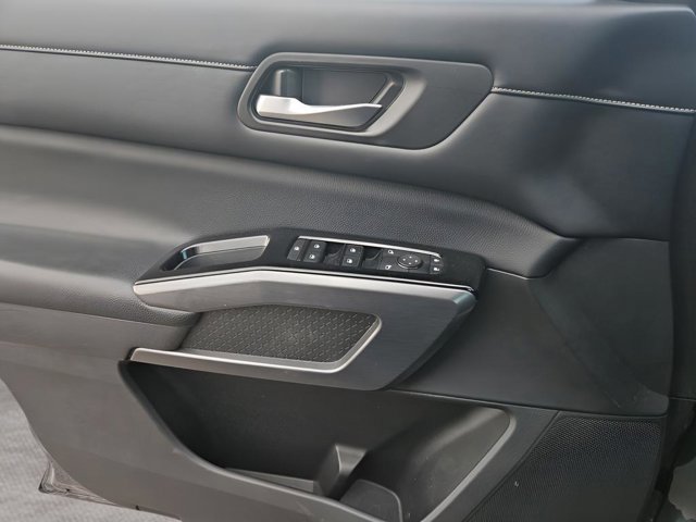 Certified 2023 Nissan Pathfinder SL image 16