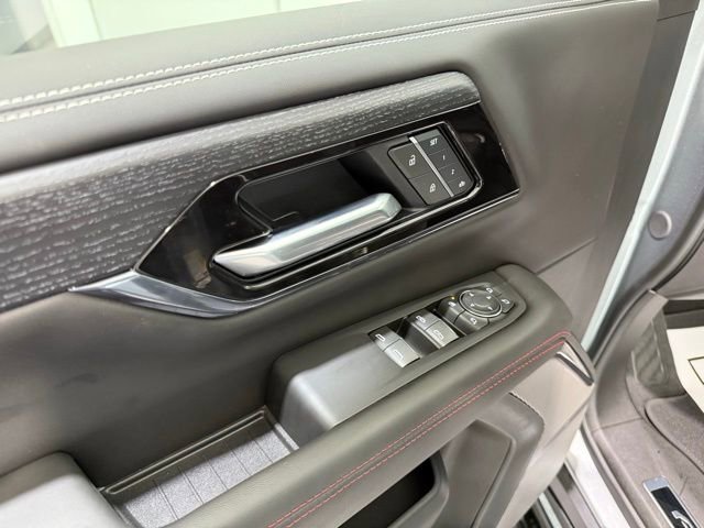 Used 2025 GMC Yukon XL AT4 Ultimate image 11