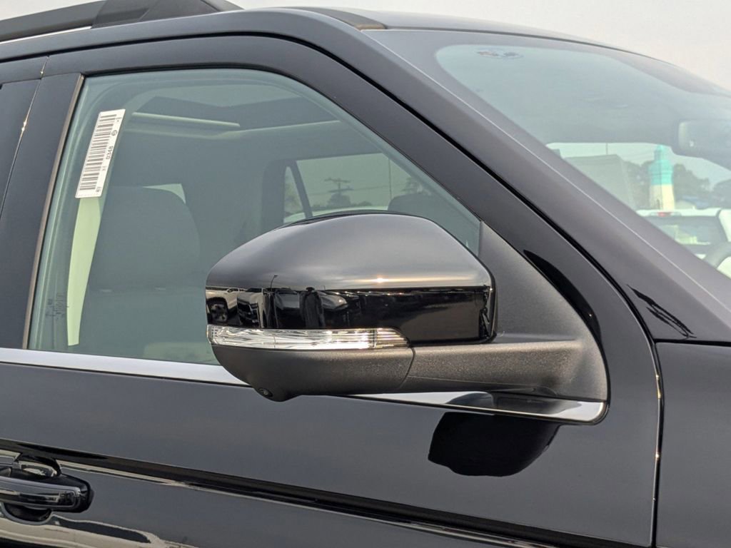 New 2026 Ford Expedition Active image 12