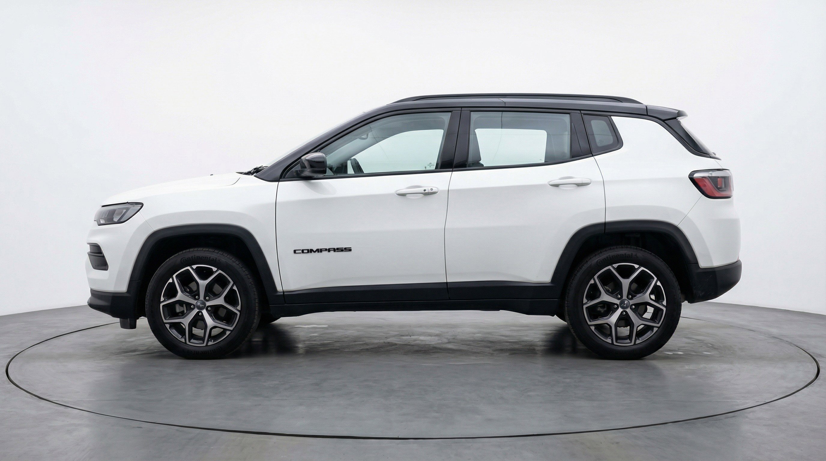 Used 2025 Jeep Compass Limited AWD/4WD image 5