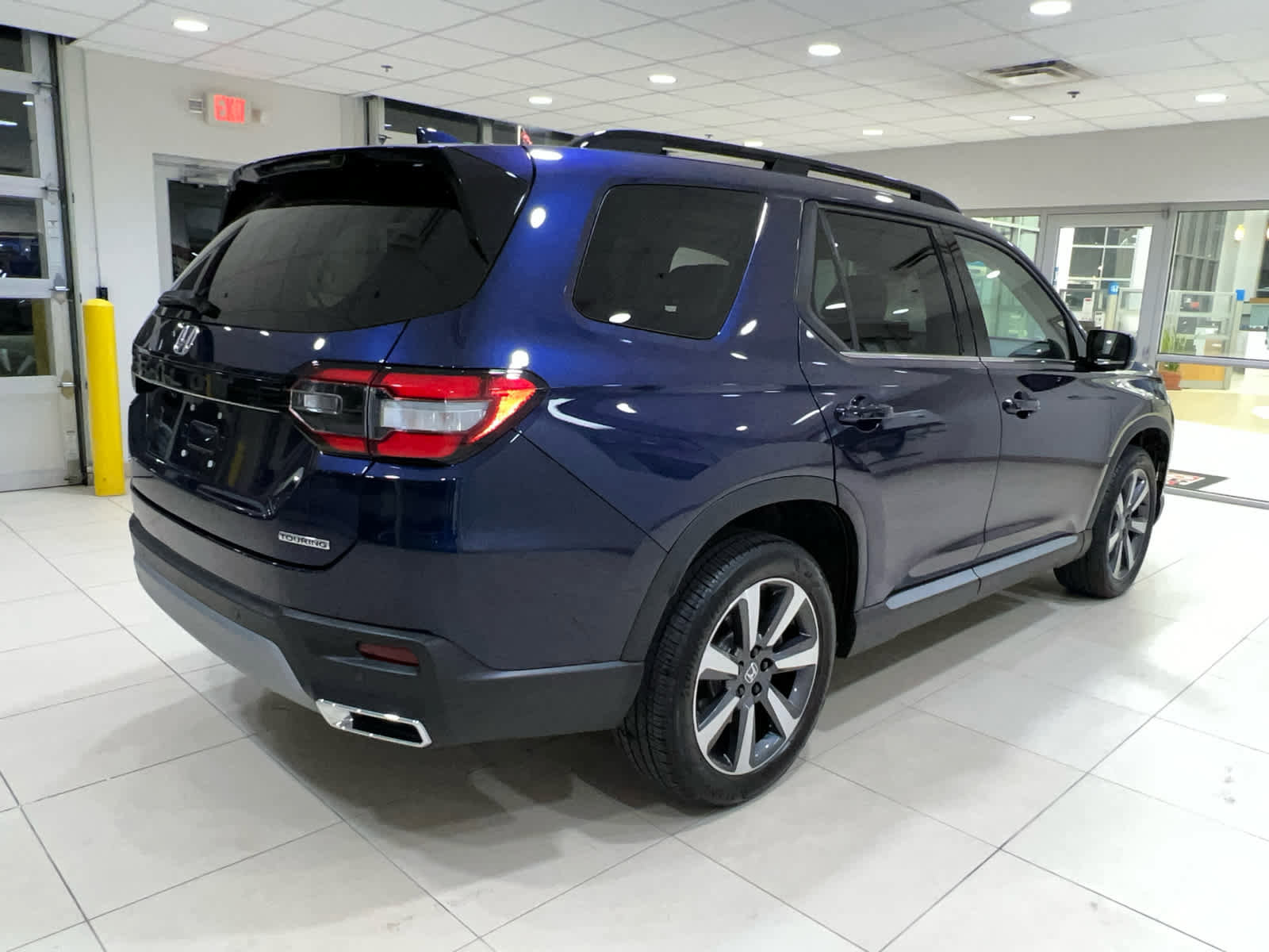 Certified 2025 Honda Pilot Touring image 10