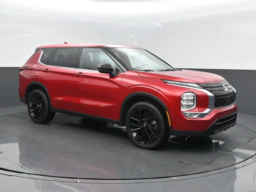 Used 2023 Mitsubishi Outlander SE image 28