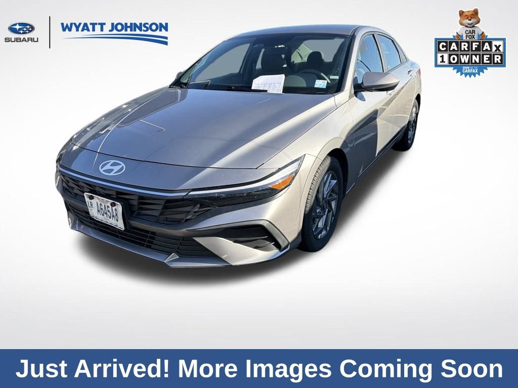 Used 2024 Hyundai Elantra SEL image 1