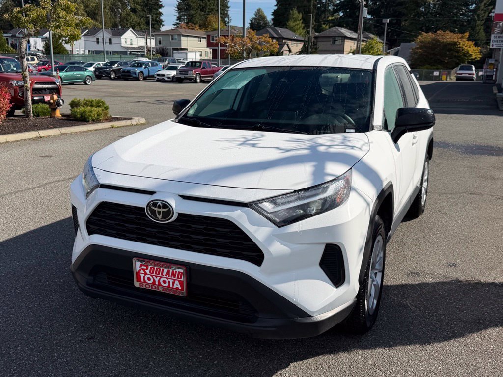 Certified 2025 Toyota RAV4 LE AWD/4WD image 4