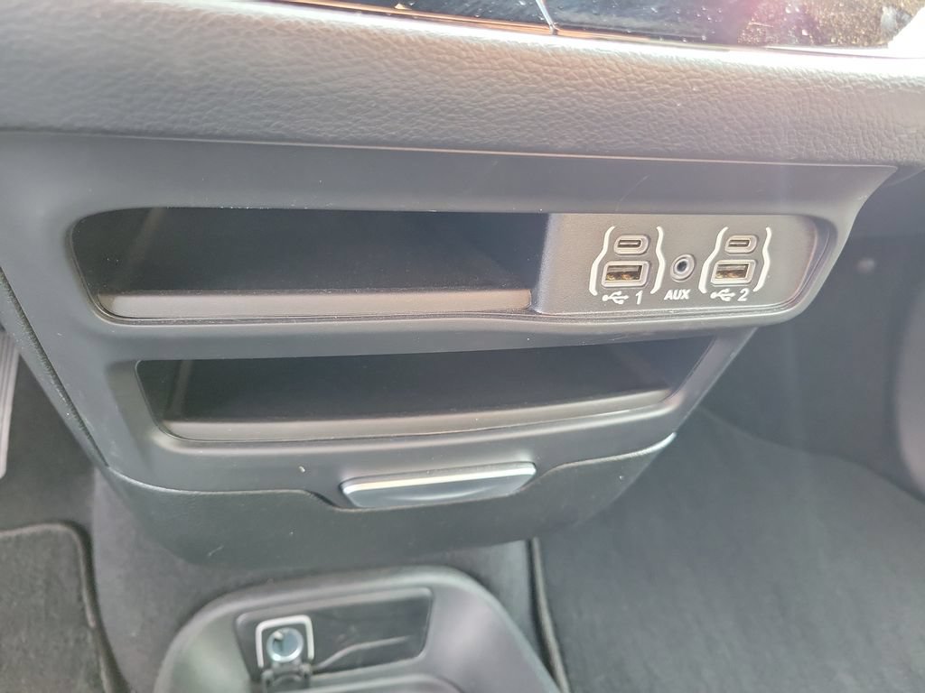 Used 2025 Chrysler Pacifica Select FWD image 37