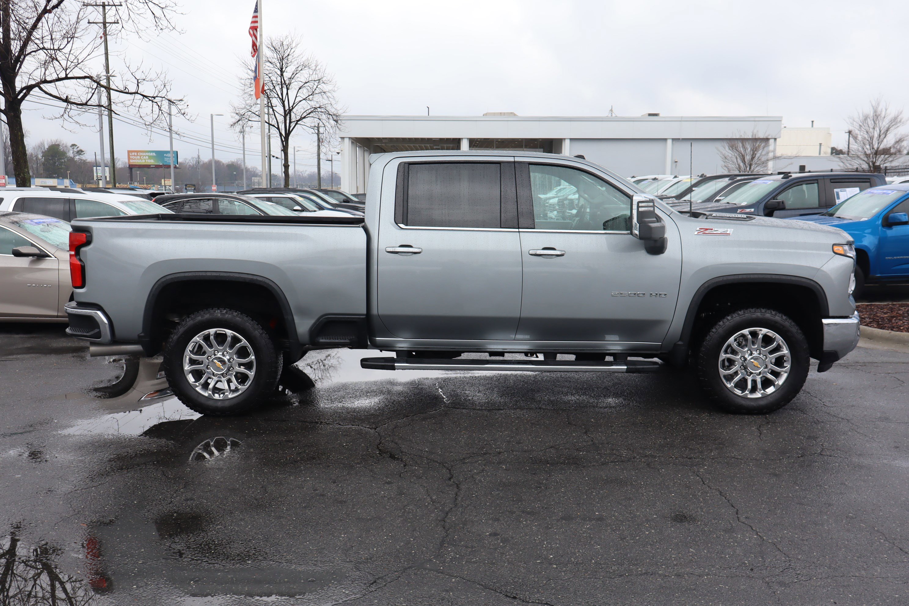 Used 2025 Chevrolet Silverado 2500 LTZ w/ LTZ Plus Package image 11
